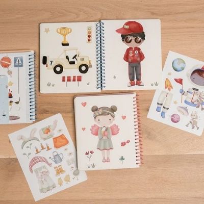 Little Dutch Stickerbuch Dress Me Up Anzieh- und Stickerbuch im Babyladen Erlangen